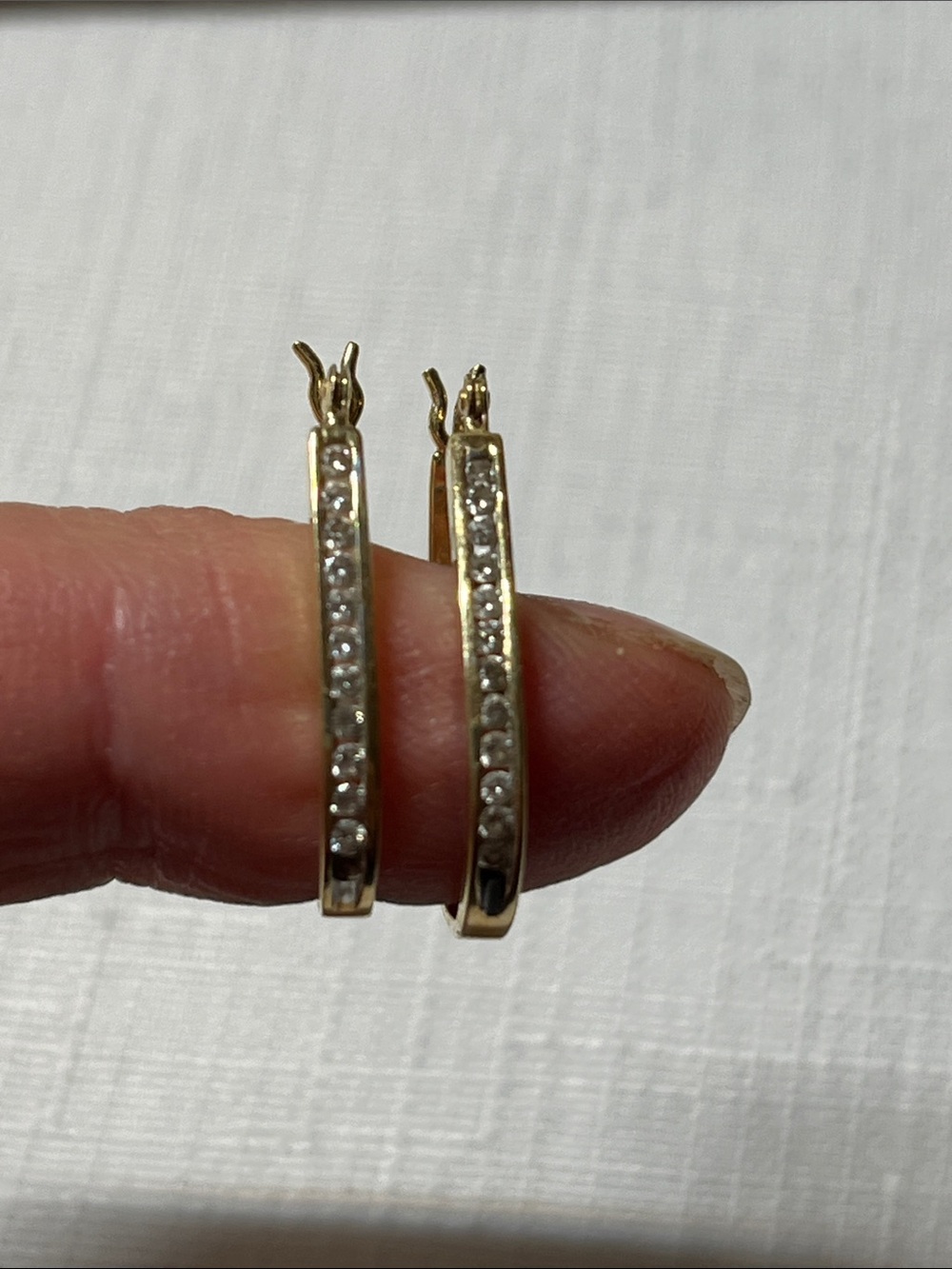 10k Gold Hoop Earrings with diamonds
Elegant 
Stamped